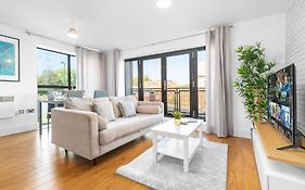 Stylish Birmingham City Centre - 2 Bed - Secure Parking - 5Ac